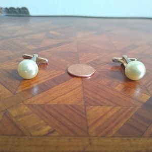 Stunning Cultured Pearl vintage cufflinks.*UNISEX*